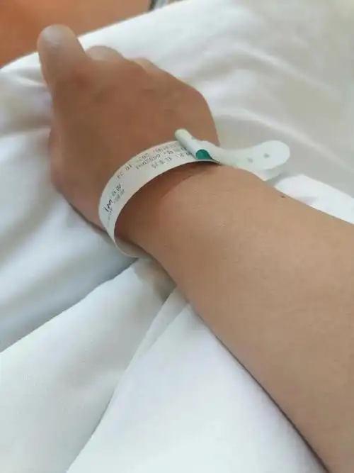 时隔13年在此住近这家医院#最贵手环 #淡淡人生静静过 - 抖音