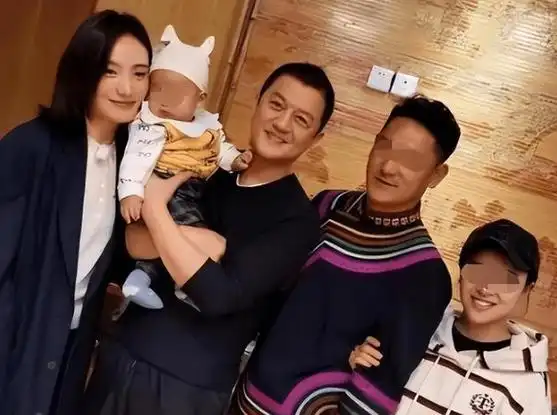 海哈金喜ktv与男友人牵手喝酒,李亚鹏提丈母娘引娇妻不悦_四川_因为