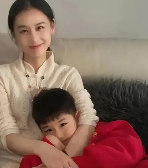 黄圣依高调为儿子庆生一桌硬菜堪比过年网友土豪啊