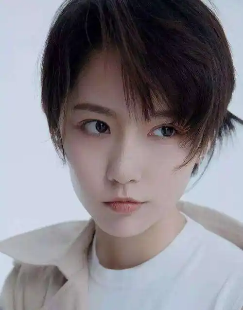 "诸葛大力"成果出镜少年感不再,网友梦碎,其实是发型惹的祸_头发_头皮