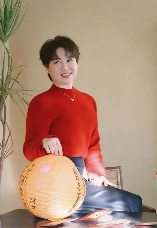 小沈阳为妻子庆生40岁沈春阳拍完热辣滚烫后瘦身成功气质大变