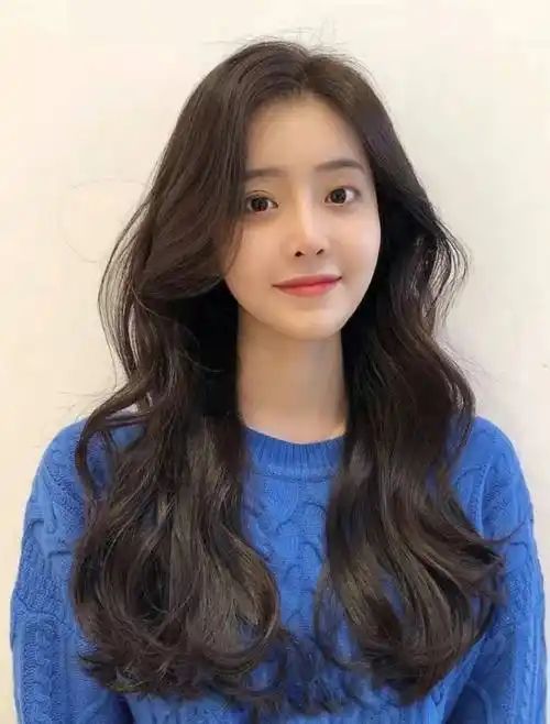 有钱没钱,烫头过年,2024年新流行这5款烫发发型,显年轻气质