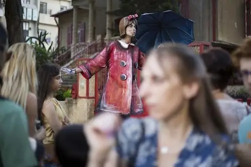 以色列举办"活雕塑节" 活人扮演雕塑真假难辨