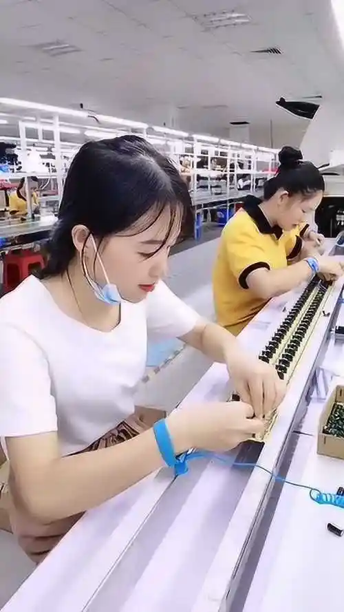 电子厂只有干不完的流水线,熬不完的夜,根本没有爱情