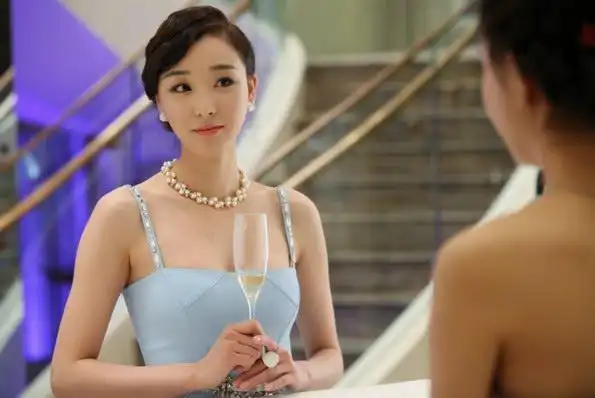 张曼迪(冯婧饰演)