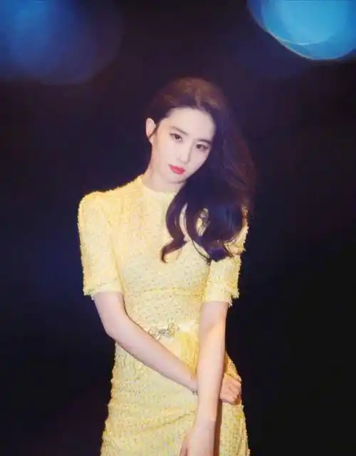 跟着神仙姐姐刘亦菲学穿搭,巨美巨时髦_西装_下半身_小美