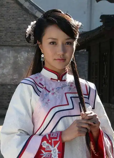 娱乐贴图 [我要发帖] 《铁齿铜牙纪晓岚4》中,青年演员韩雨芹的靓丽