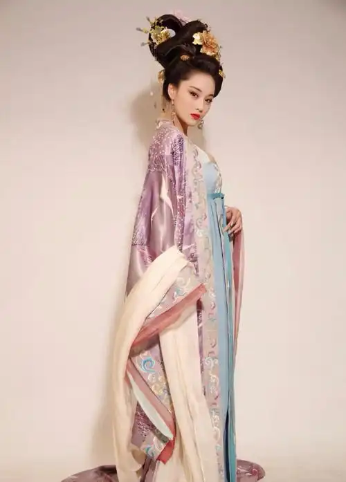 何捷叫张馨予胖子#张馨予古装剧宣传图