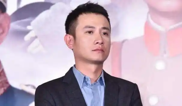 文章大女儿母亲节晒照,与妈妈妹妹温馨同框,母女仨都是瘦高美女