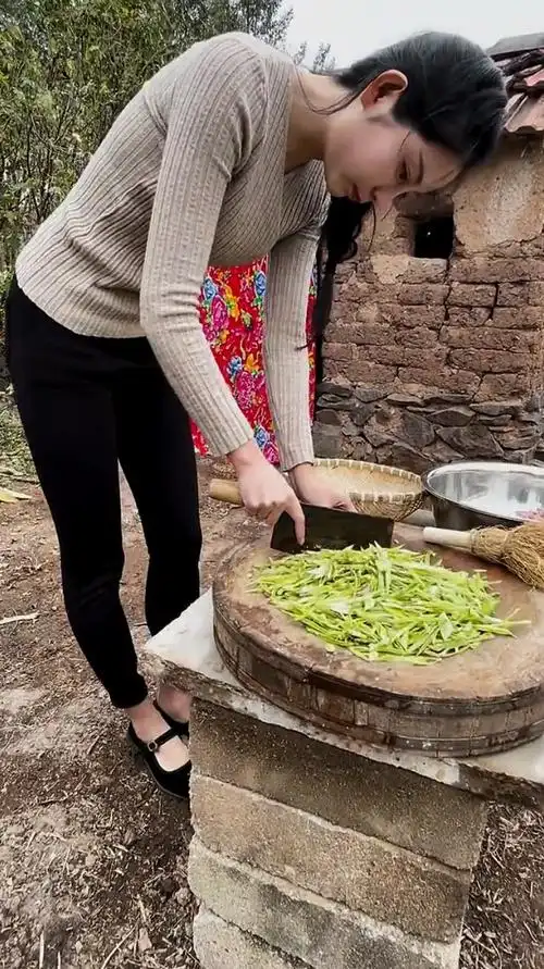 娶一个农村媳妇,下班回家看到一幕,应了一句话:娶妻娶贤!