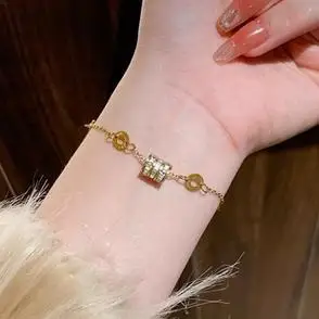 爆款闺蜜手链不掉色小众设计感罗马手串小蛮腰钛钢手链2024新款