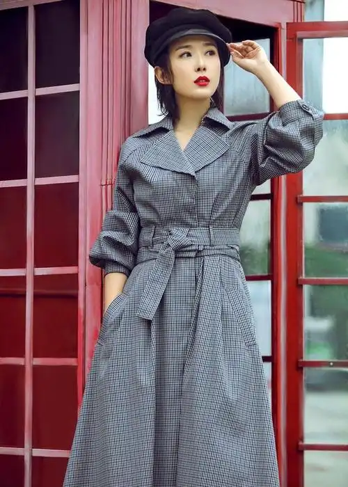 颜丹晨条纹连衣裙优雅时尚写真,气质出众.一起来看看吧.