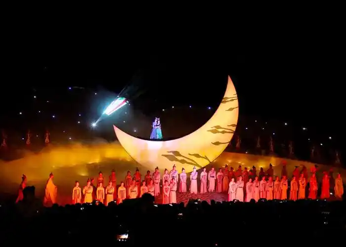 去敦煌莫高窟旅游,大家一定要观看巜敦煌盛典》