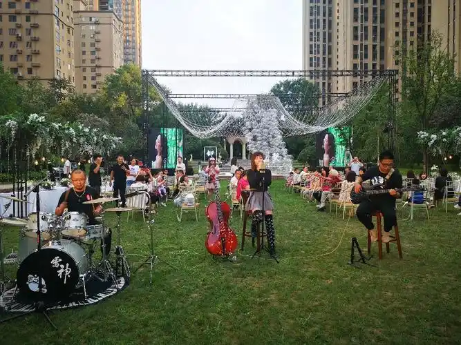 宝鸡首届草坪晚宴婚礼秀圆满举行|乐队|走秀|三迪_网易订阅