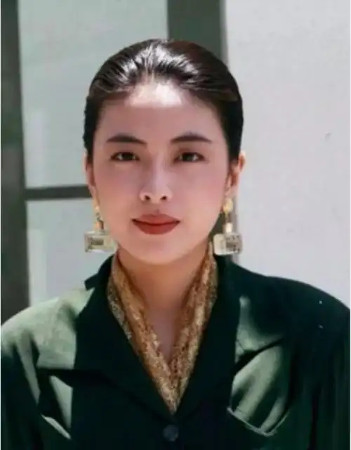 在罗美薇前段时间被曝光的照片中,网友都纷纷惊叹于已经52岁的罗美薇