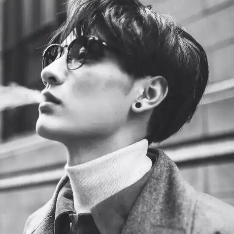 欧美男生侧脸头像图片