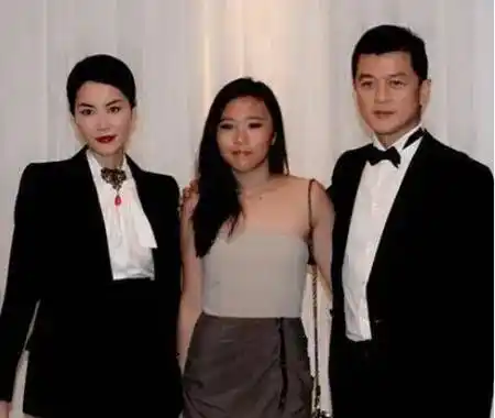 王菲之女窦靖童:3个爸爸两个妈,称遗产不给父母留给姐妹_情感_家庭