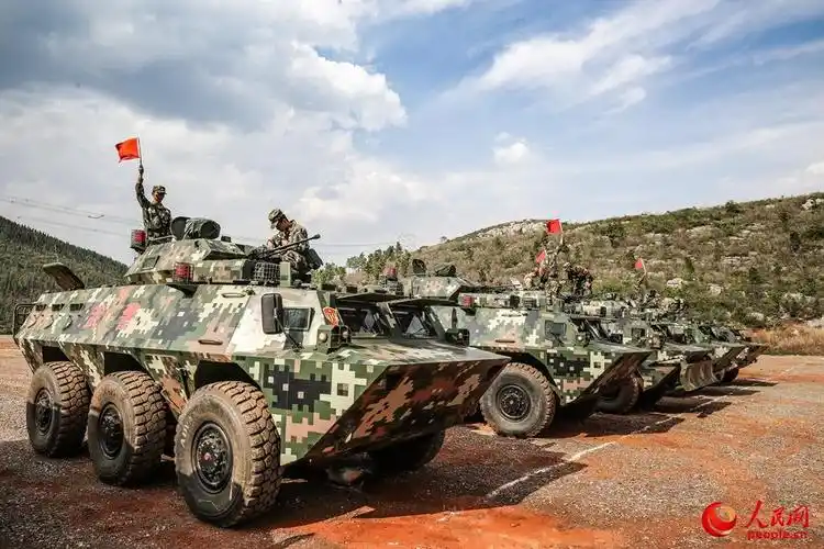 驻滇武警某部防暴装甲车大队野外驻训 精练专业技能【17】