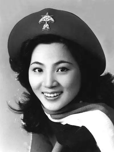 凤飞飞因患肺癌在香港离世 众人缅怀"追梦人"