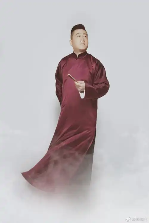 张鹤伦德云社,亚洲最大传统艺术男子天团,从2006年春节期间在凤凰卫视