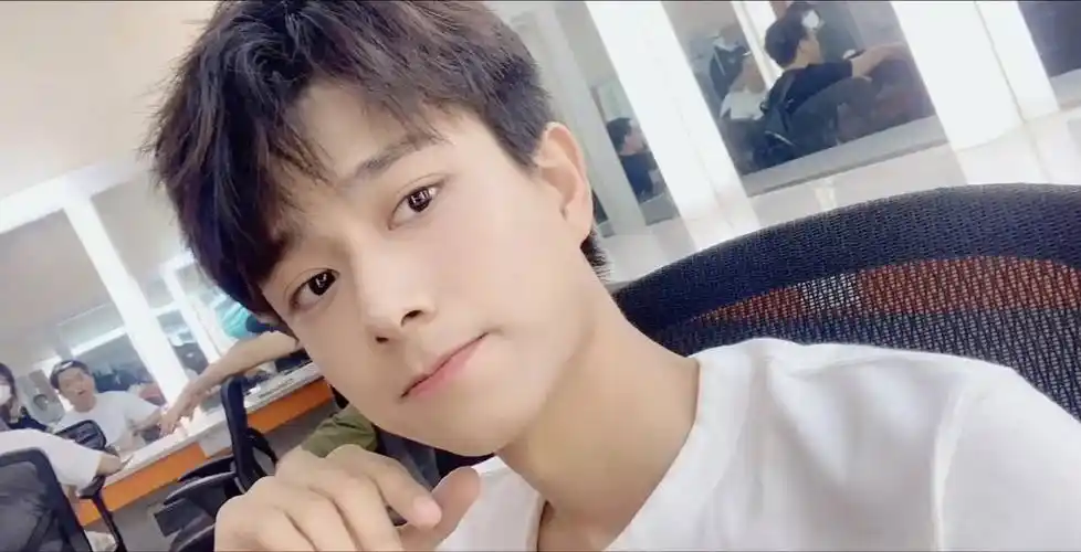 帅哥 00后已经长大了 神仙颜值 宝藏男孩 锦猪猪