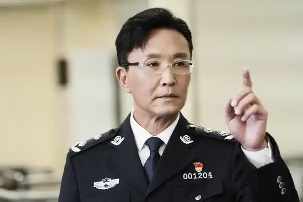 接下来,我们就来说说真正当过警察的5位影视明星,其中一位堪称"警花".