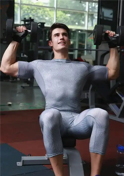 健身服男篮球跑步训练服弹力压缩速干衣运动紧身衣鱼鳞短袖七分裤