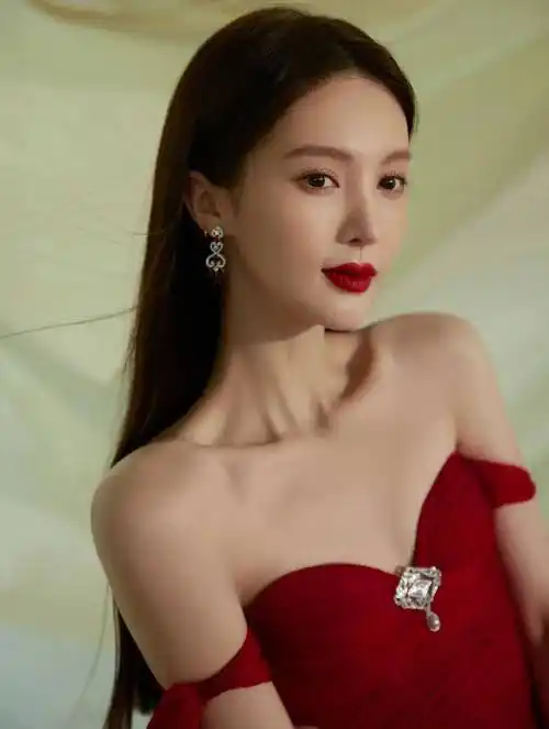 金晨一袭红裙惊艳众人_气质_红色_身材