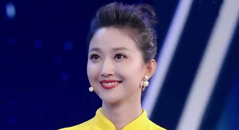 主持人大赛:烧到39度仍晋级,辽宁台36岁花旦颜值出圈,夺冠呼声越来越