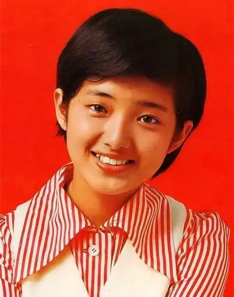 不同年龄的山口百惠照片 - 抖音