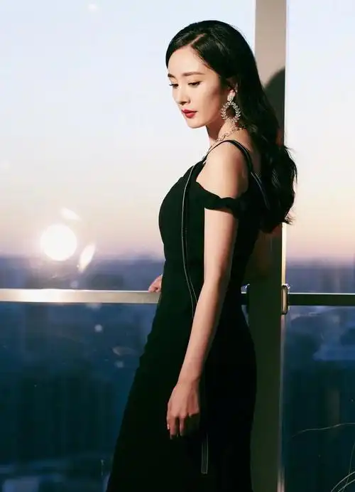 身材性感火辣的女明星迪丽热巴李小冉上榜你最喜欢谁