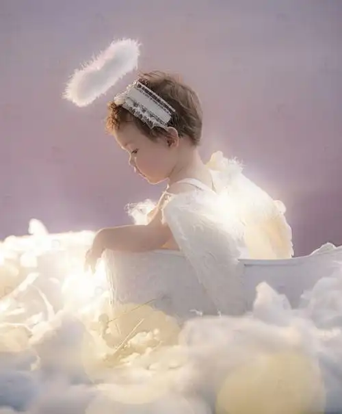 希腊神话中的小丘比特落入凡尘,成为软萌可爱的天使宝贝.