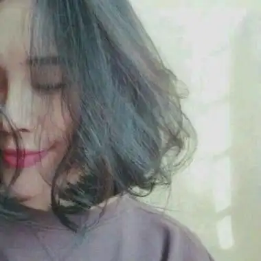 短发女生头像