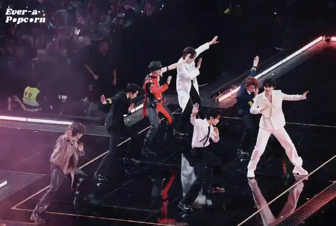 时团 enhypen#时代少年团开两场演唱会,全世界都吻了上来#时代少年团