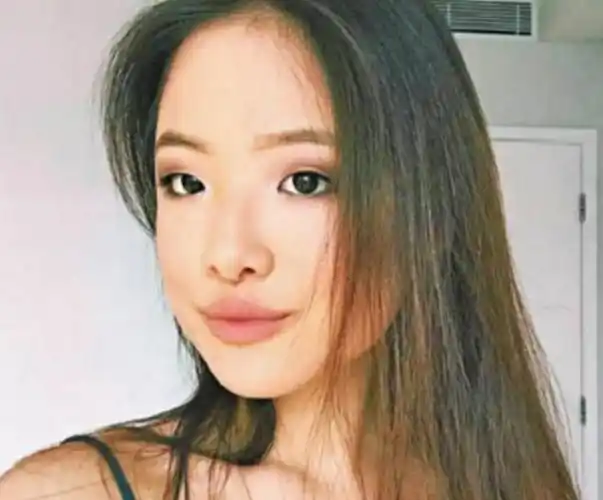 一个叫做张瑶华,一个叫做张瑶萱.