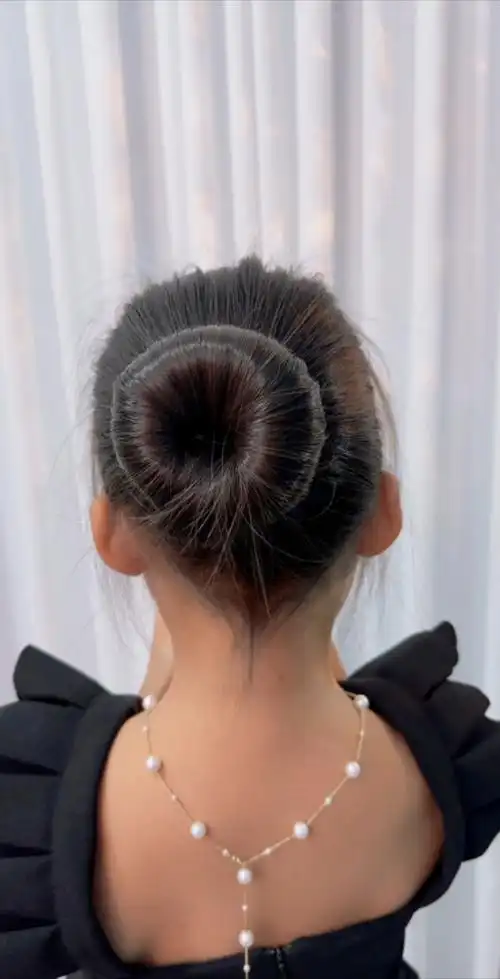 天冷早晨大人小孩都可以快速扎的丸子头