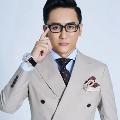 程成,男,中国内地主持人.