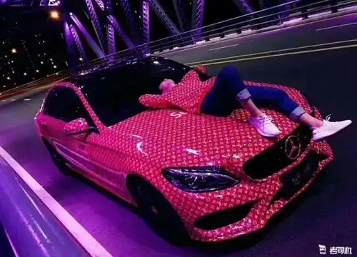 动力一点没变花费10万只为装逼奔驰c200改装巨变amgc63