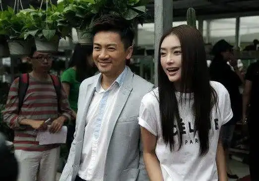 苏有朋为秦岚过38岁生日当看到蛋糕上的字后网友真有心