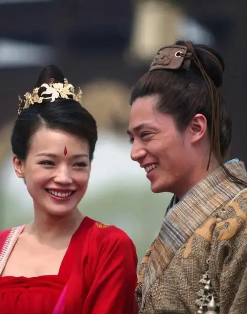 丑而不自知多可怕?长相平平硬演绝世美女的演员,一个比一个尬!