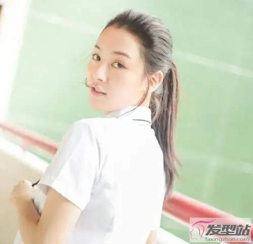 适合女中学生的发型推荐 穿着校服这些发型最有少女感