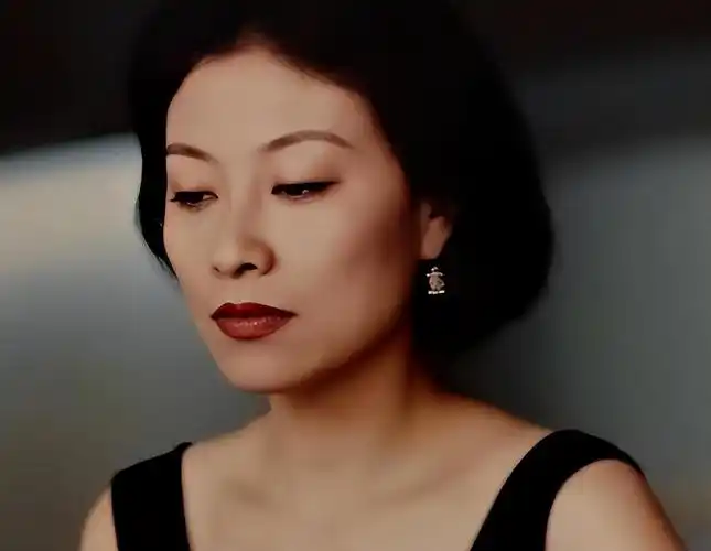 回顾23岁获影后巅峰时结婚又离婚女儿被张嘉译热捧是她的骄傲