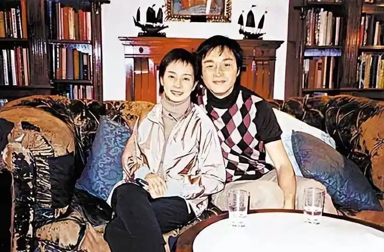 毛舜筠:17岁出道,拒绝张国荣求婚,现在过得如何_父母_事业_爱情