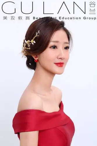 结婚当天敬酒服造型