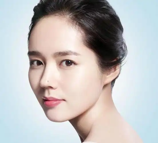 女人鼻子长痣面相图解_鼻子上的痣面相图解_男人鼻子上长痣面相图解