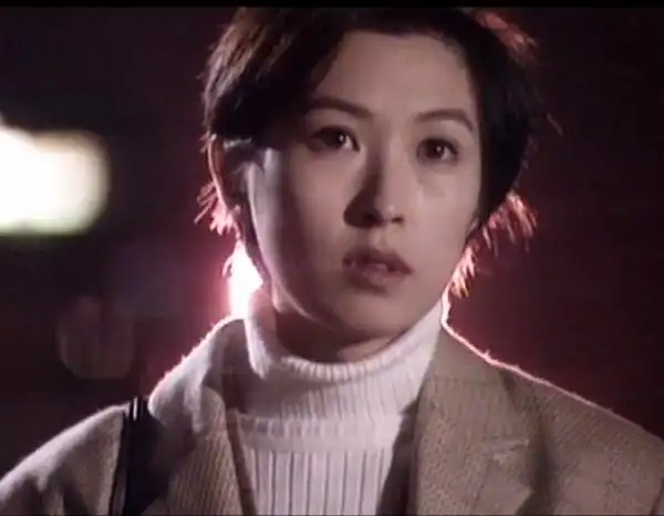 看完了整部笑看风云才知道片头这个美女是郭蔼明