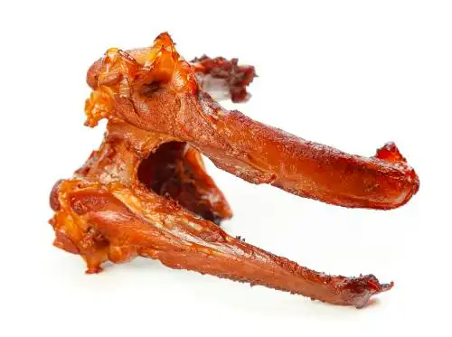 白底上的香辣鸭架 卤味鸭架