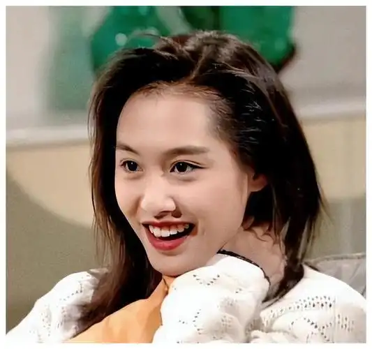 朱茵是中国影视界的知名女演员,出演了许多备受瞩目的电影作品,她曾经