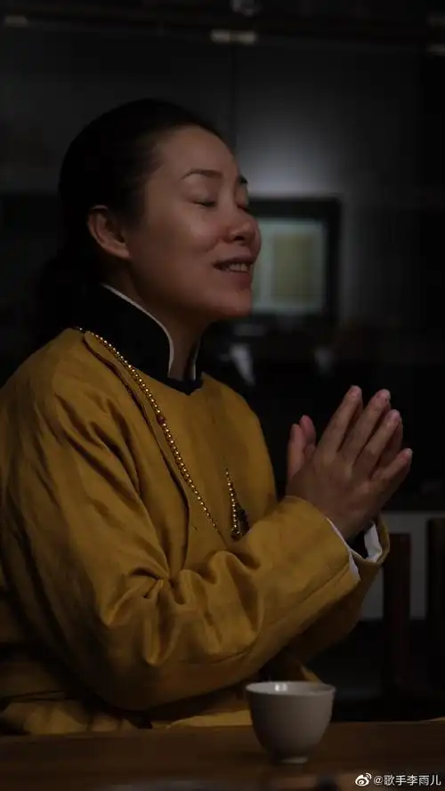 李雨儿为什么出家为僧她为什么叫圣光