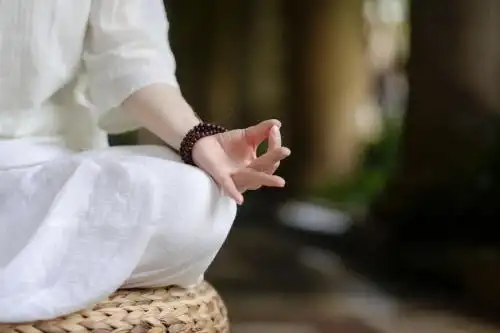 打坐的双盘是不是比单盘自然盘更好对修行有没有助力